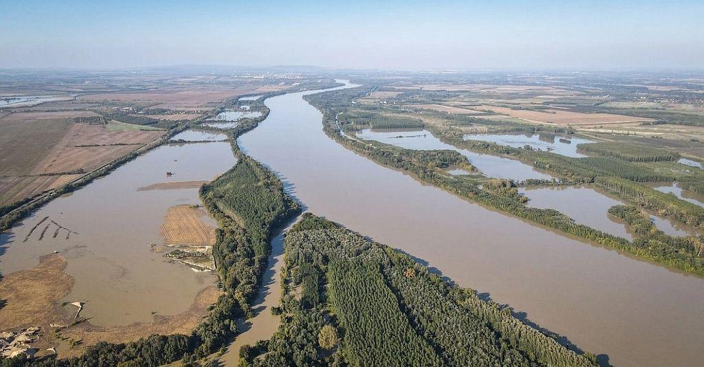 Dunai árvíz, tiszai aszály – segíthet egyik a másikon?