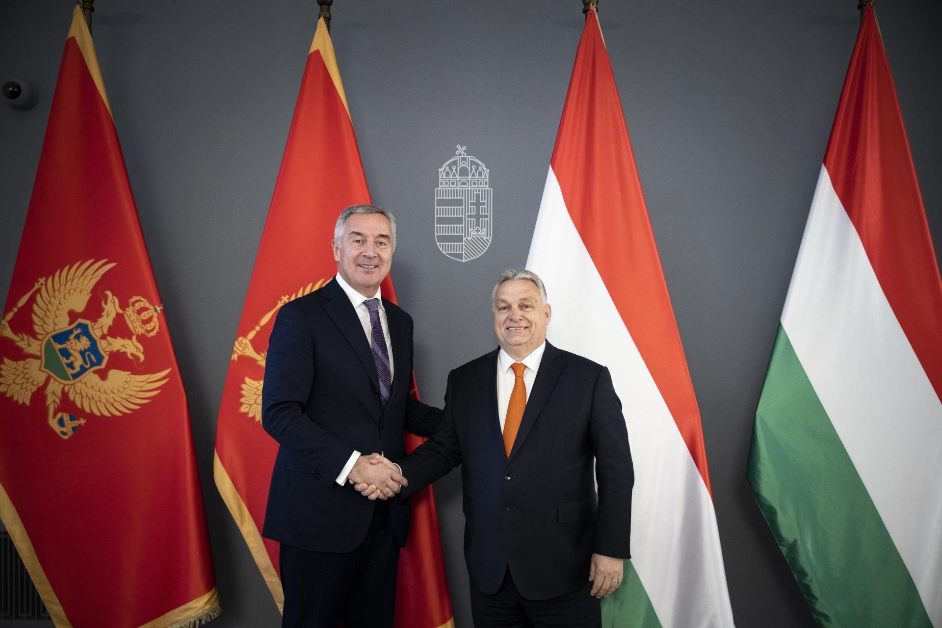 Magyar pénzből, magyar cégekkel hosszabbítaná meg a Budapest-Belgrád vasútvonalat a kormány