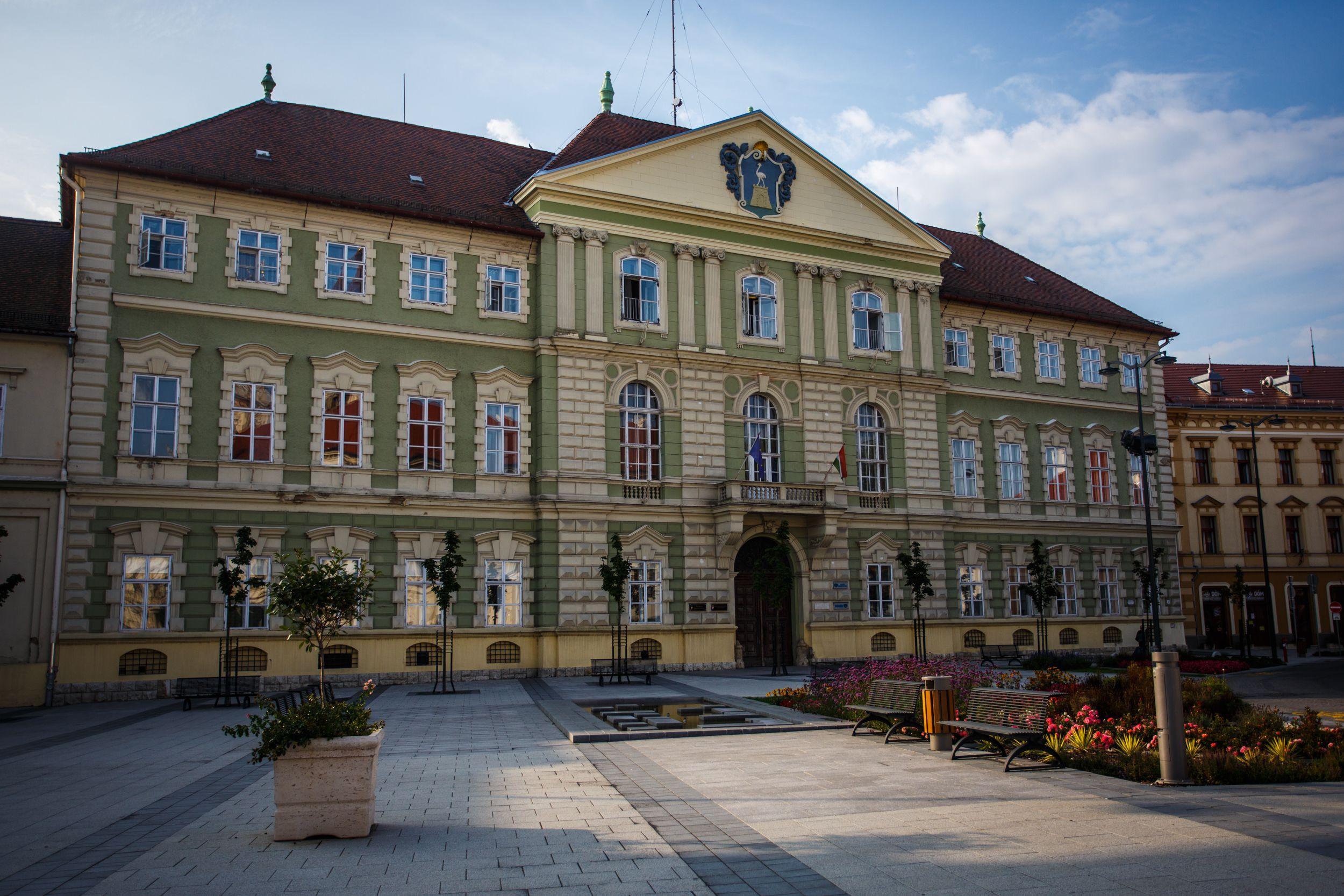 Munkavégzés nélkül juthattak fizetéshez a Vas megyei kormányhivatalnál