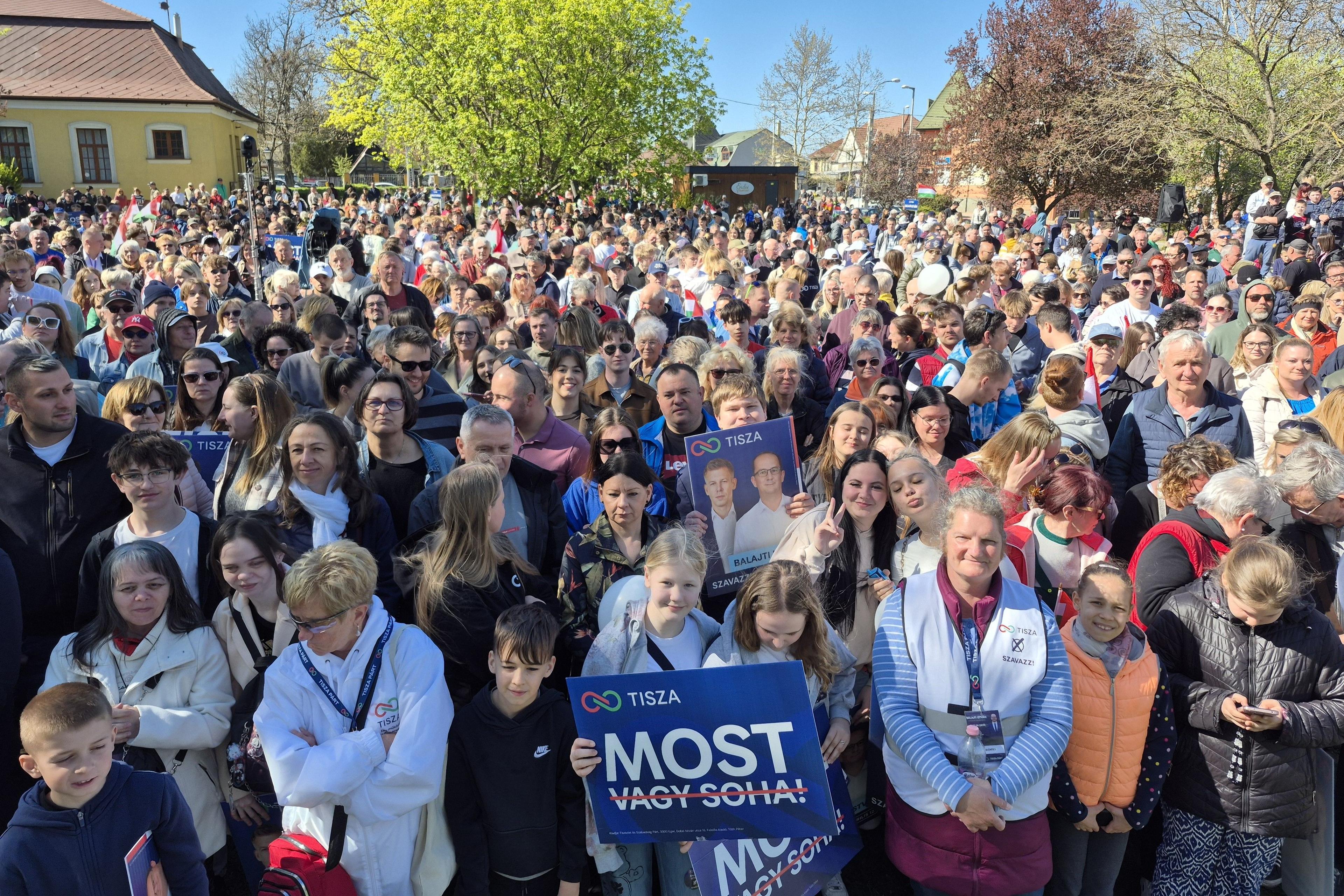 Piknikhangulat és mosolygó emberek – Országjáráson a Kontroll