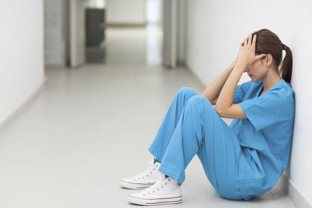 Takács Péter államtitkárt hibáztatja az Orvosi Kamara a folyamatos vészhelyzet miatt