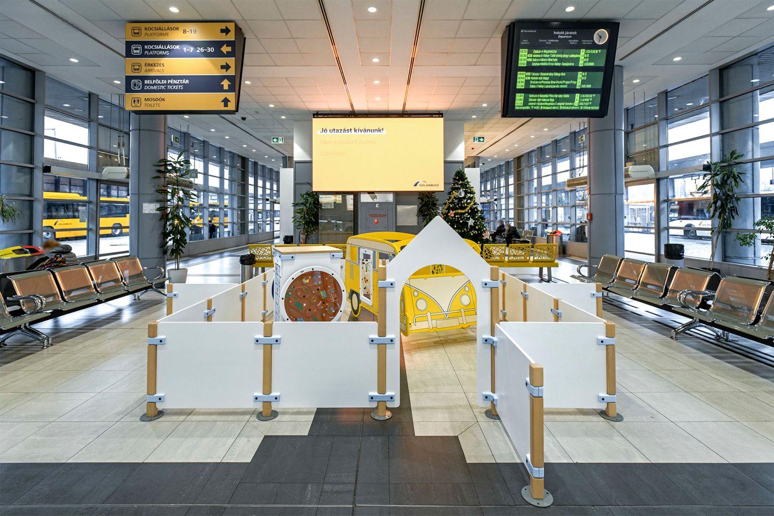 Balesetveszélyes a Népligetnél közlekedni, de a MÁV csak ígérgeti a mozgólépcsők megszerelését 