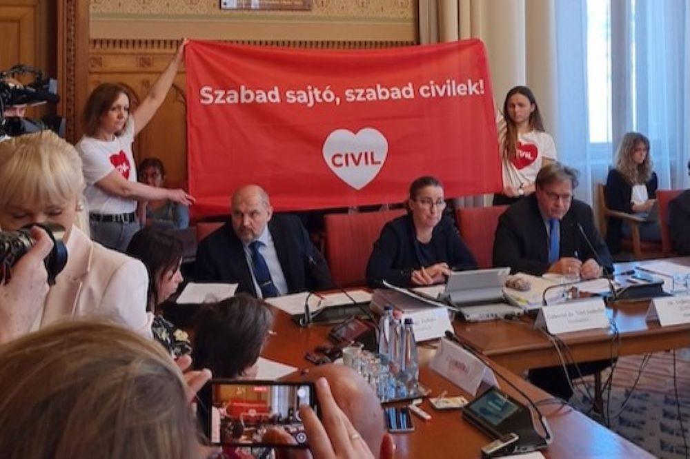 Visszamenőleg venné el a felajánlott 1 százalékokat a listázandó szevezetektől a Fidesz