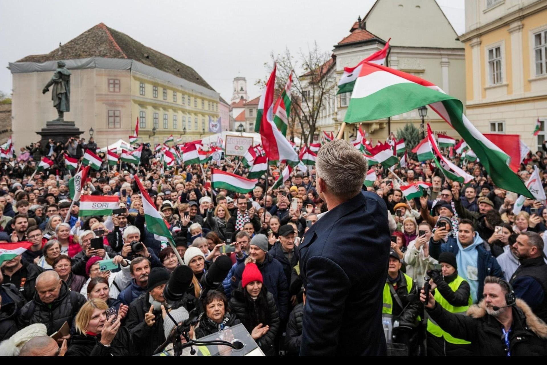 Medián: továbbra is 10 százalékponttal vezet a TISZA, 50–40 az állás a biztos szavazók között