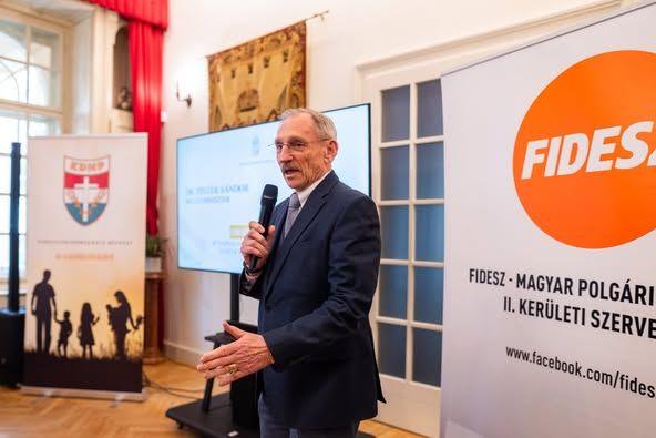 Csak feleannyi pluszpénz jut a pedagógusbér-emelésre, mint a propagandára