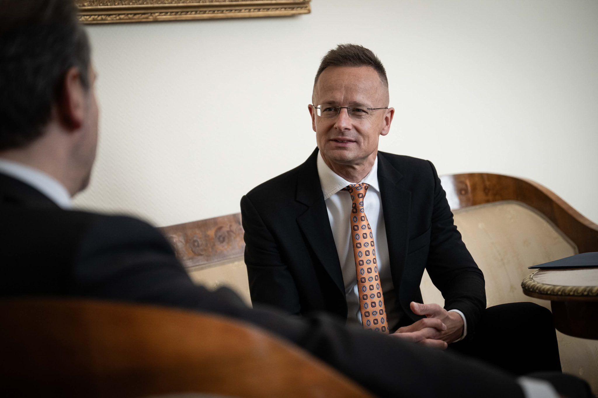 Megfelelő hangnemet javasolt a magyar külügyminiszter az Orbán Ukrajna-ellenes politikáját kifogásoló Zelenszkijnek