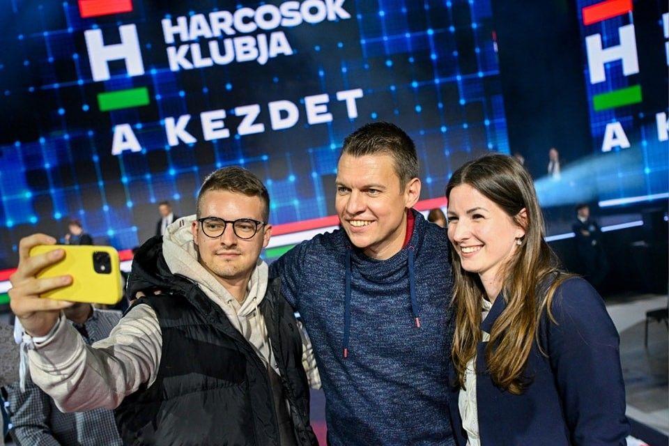 Menczer Tamás szerint a fideszes digitális „harcosok” nem ajándékokért küzdenek