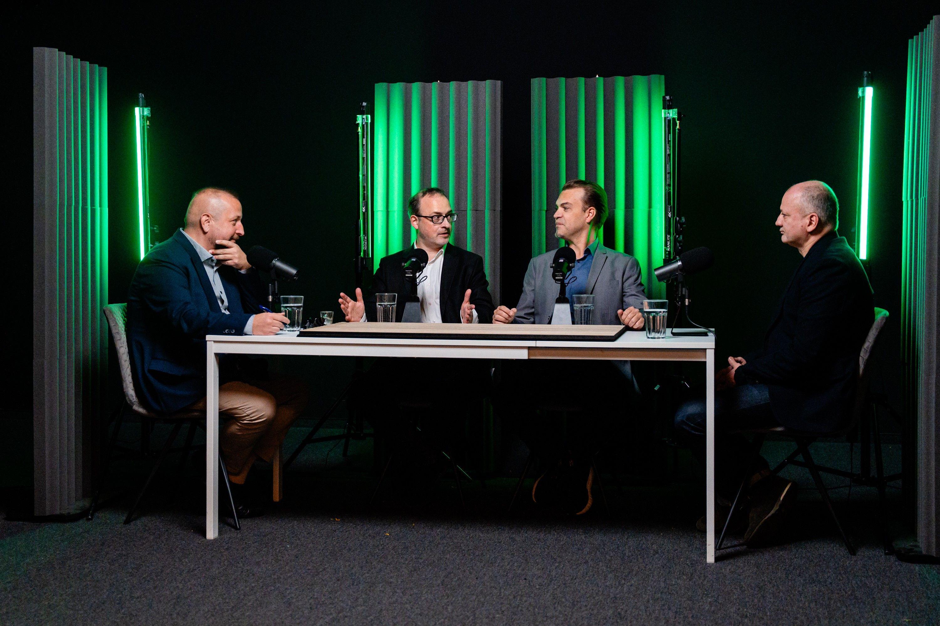 Szabadsajtó Klub: Orbán-szelfi az Orális Irodából