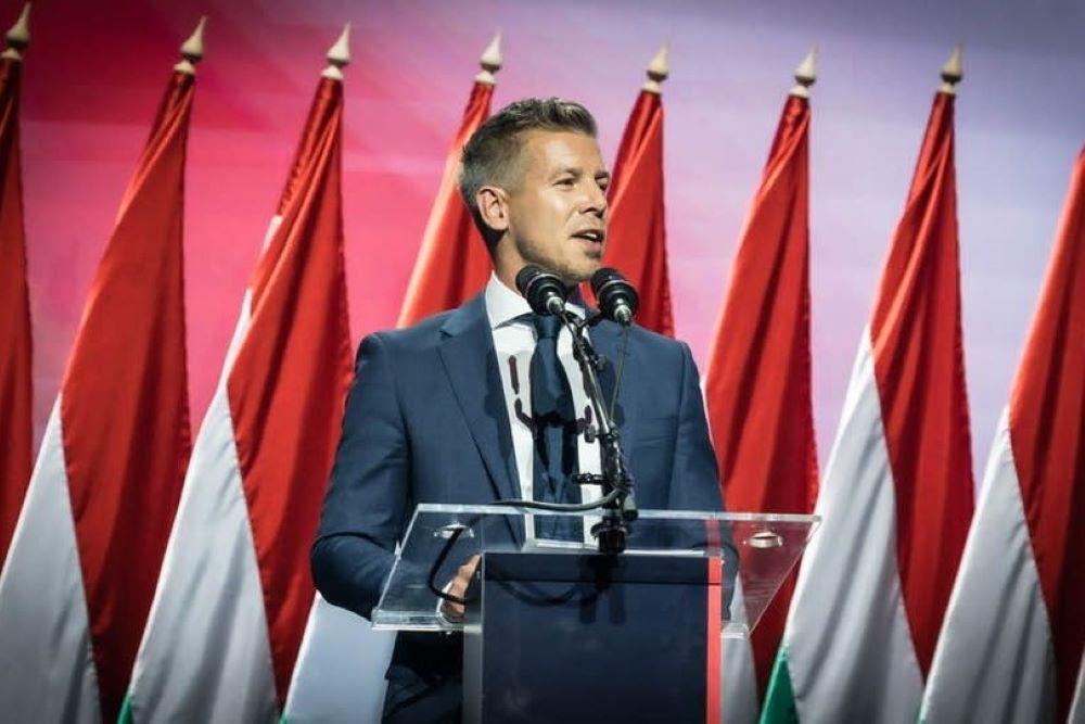 Magyar Péter: „Visszaszerezzük az ellopott közvagyont, még ha Amerikáig is iszkolnak vele”