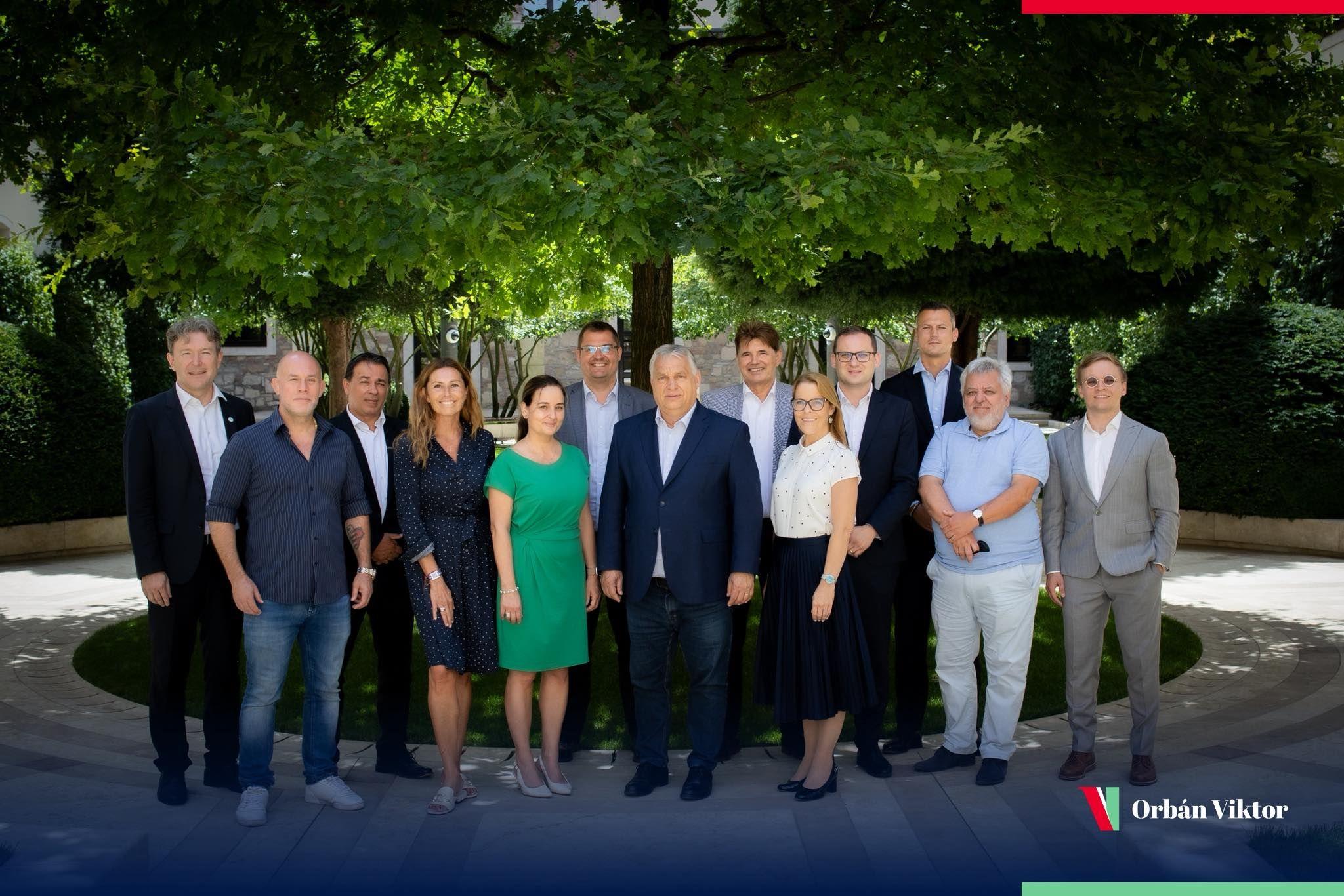 Mennyiben esik más megítélés alá, ha valaki a Tisza Szigetek előadója, mintha a DPK tagja