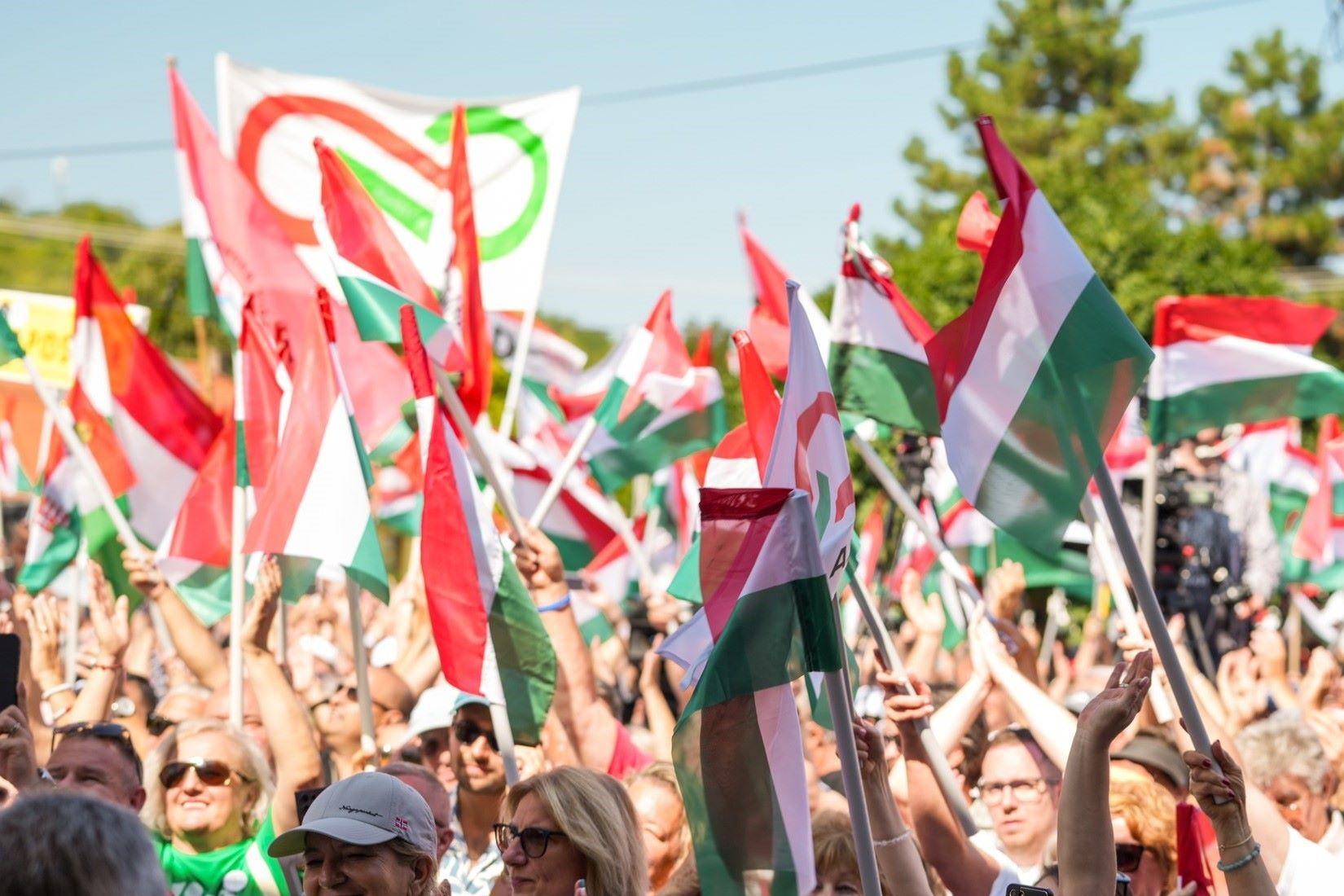 Közel áll a Tisza Párt a kétharmados győzelemhez a Vox Populi mandátumbecslése szerint