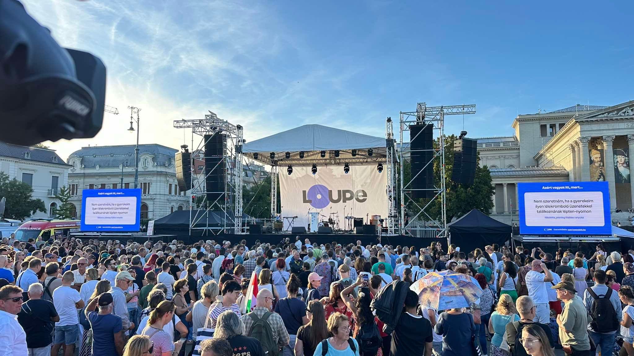 ÉLŐ: Tüntetés a Hősök terén a tiszta közéletért