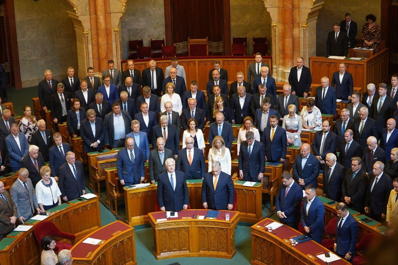 12 millió forintos végkielégítéssel távozik több leköszönő parlamenti képviselő is 