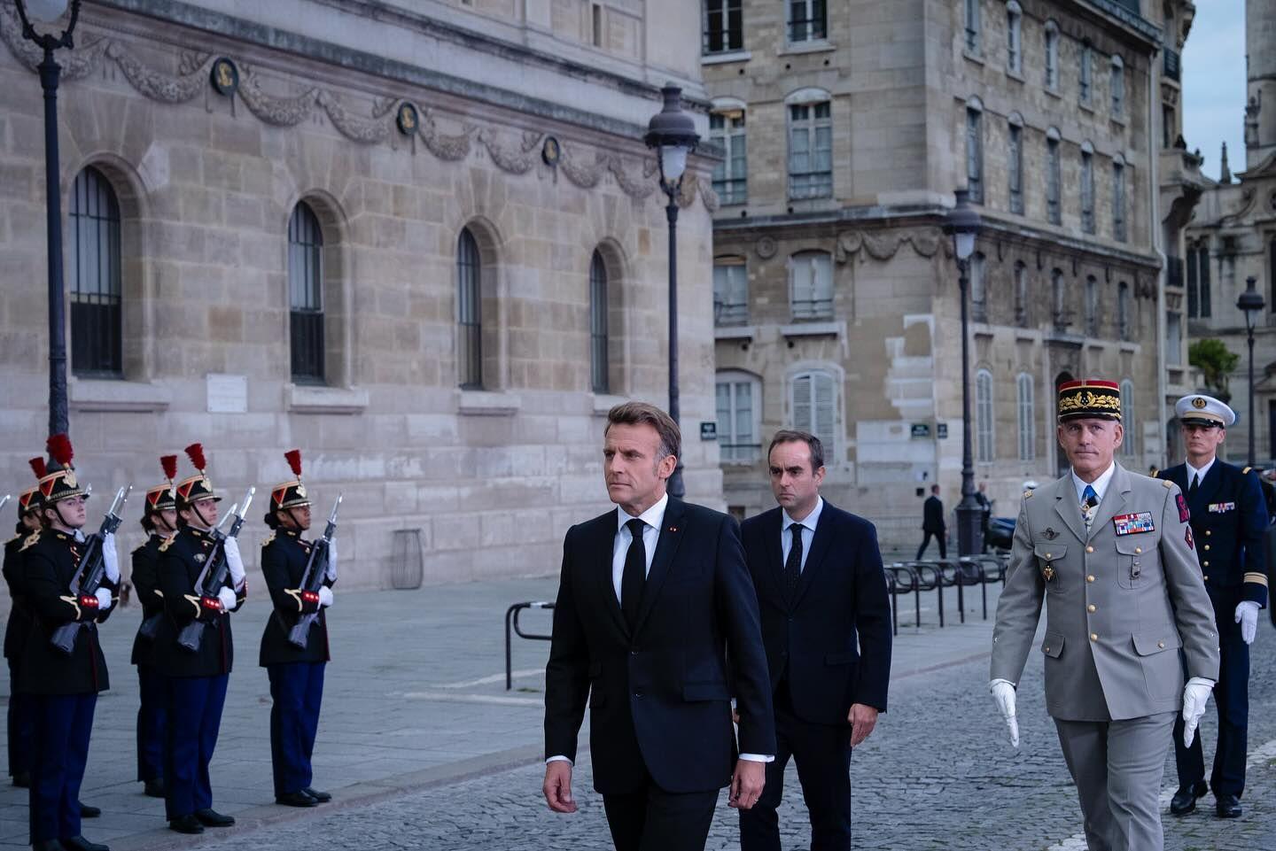 Macron politikai Muppet Show-ja folytatódik: Lecornu pár nap után visszatalált a miniszterelnöki bársonyszékbe