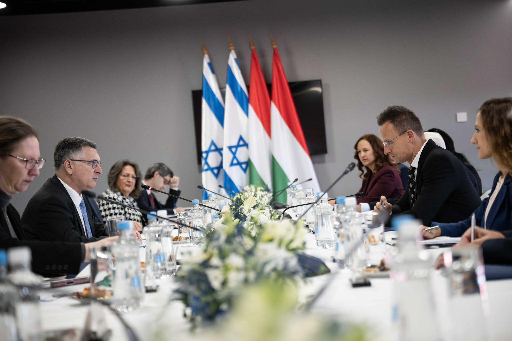 Már Izrael ügyében is az EU-t regulázná a magyar külügyminiszter