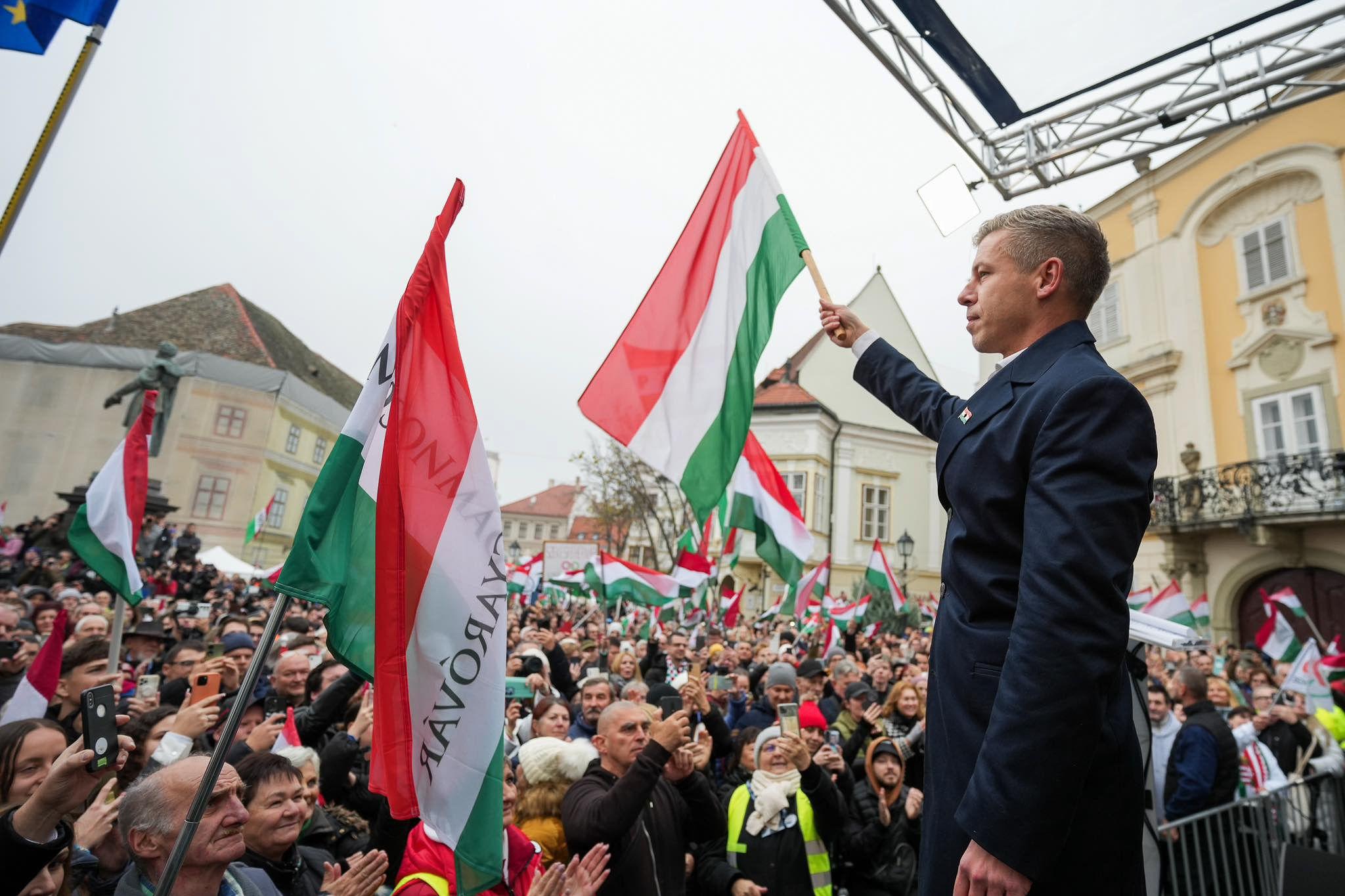 Minimális mozgások novemberben, stabil Tisza-fölény a Republikon szerint