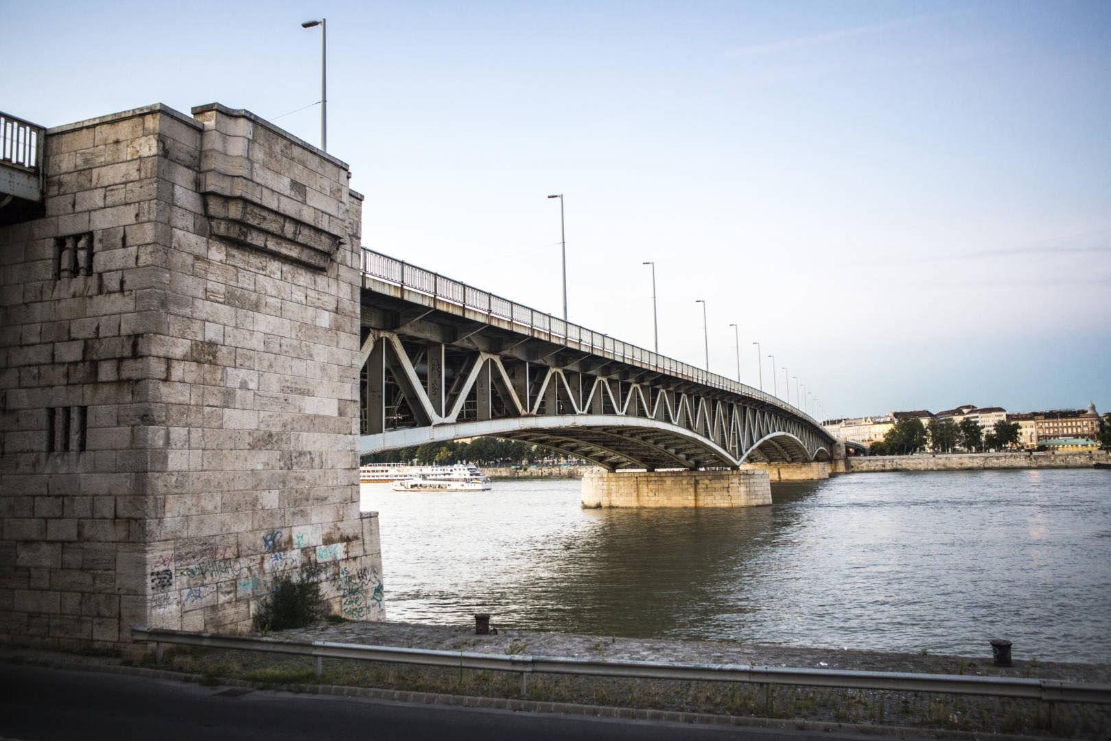 Vitézy üzent az előterjesztésüket lenyúló Szentkirályinak: adják már oda a Lánchíd hatmilliárdját!