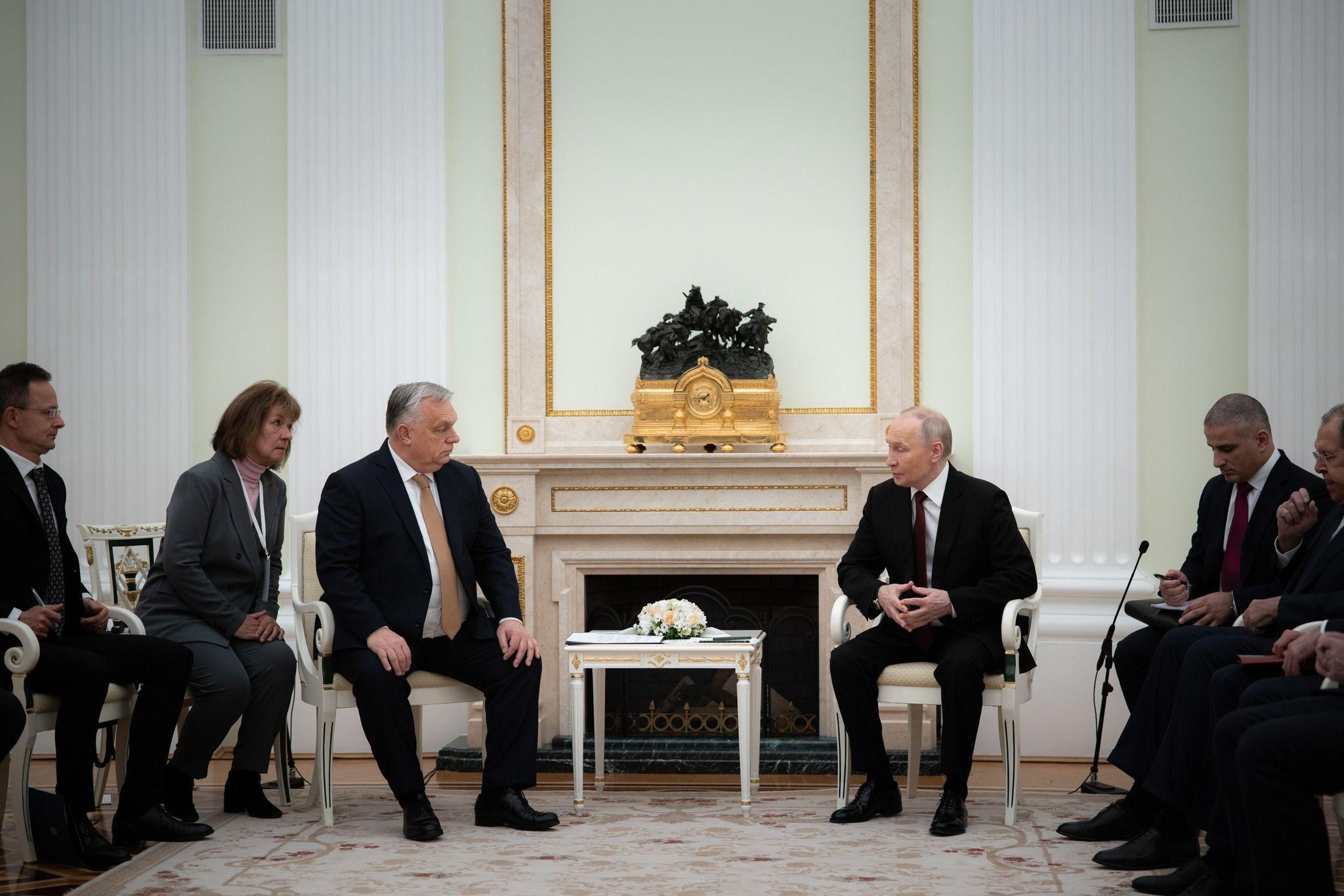 Keserű moszkvai tapasztalat: Orbánnak már a saját tolmácsa sem mond igazat