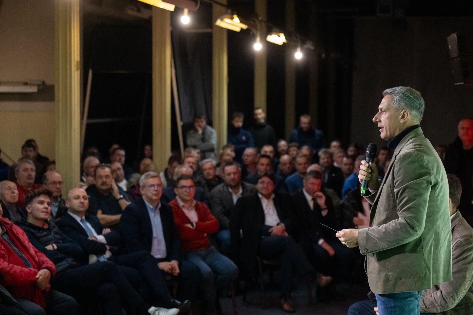 Lázár János erdélyi turnéra indult kampány üzemmódban