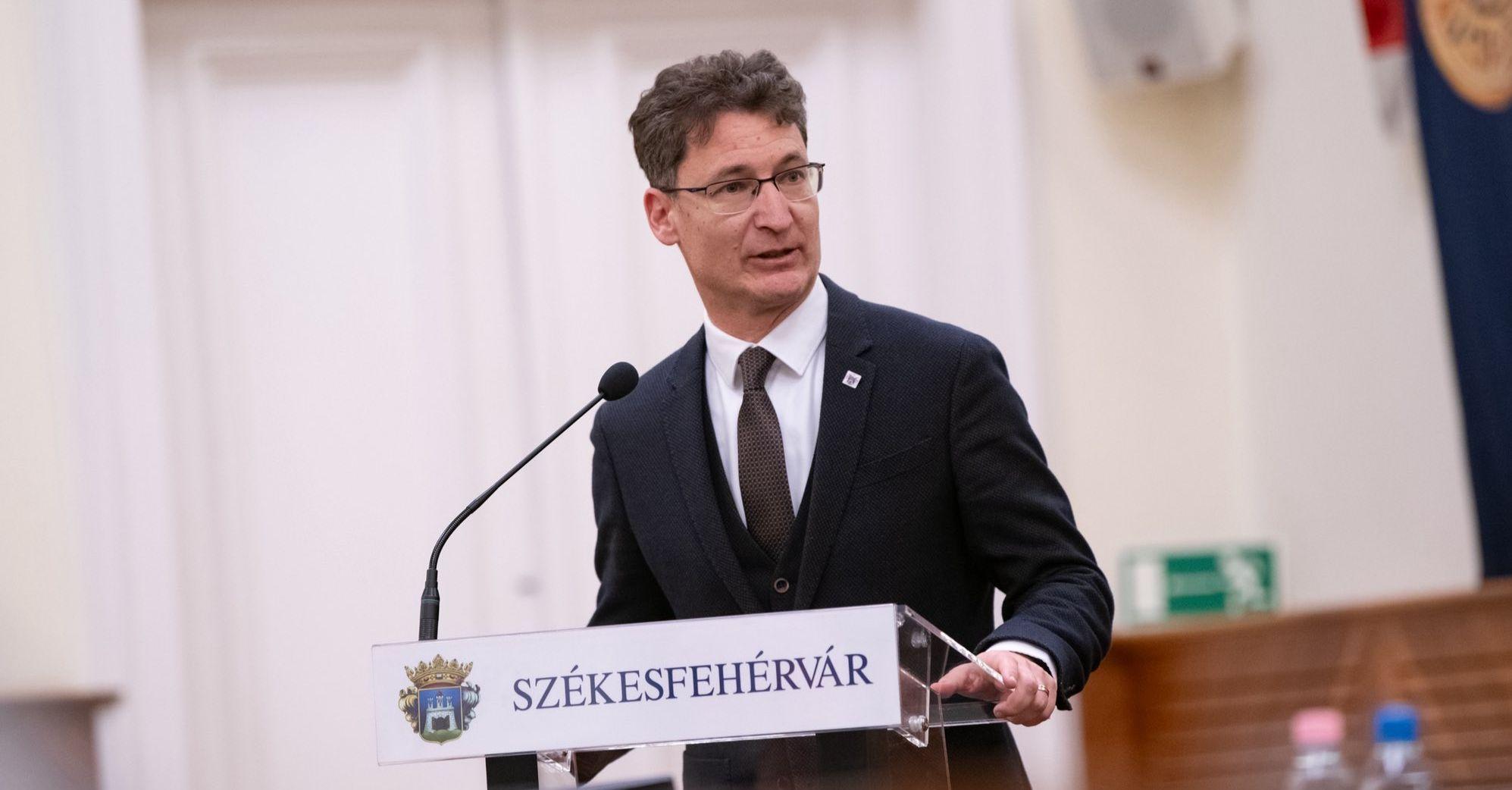 Maradt tüske a fideszes polgármesterben