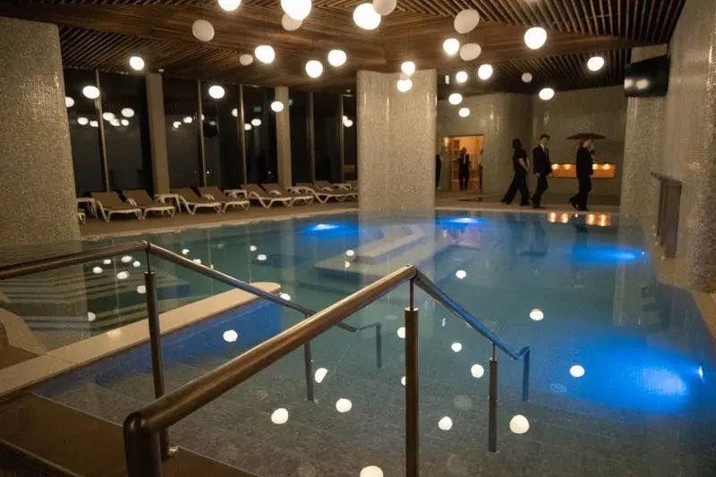 Kétmilliárdos állami támogatással épült négycsillagos wellnesshotel Erdélyben