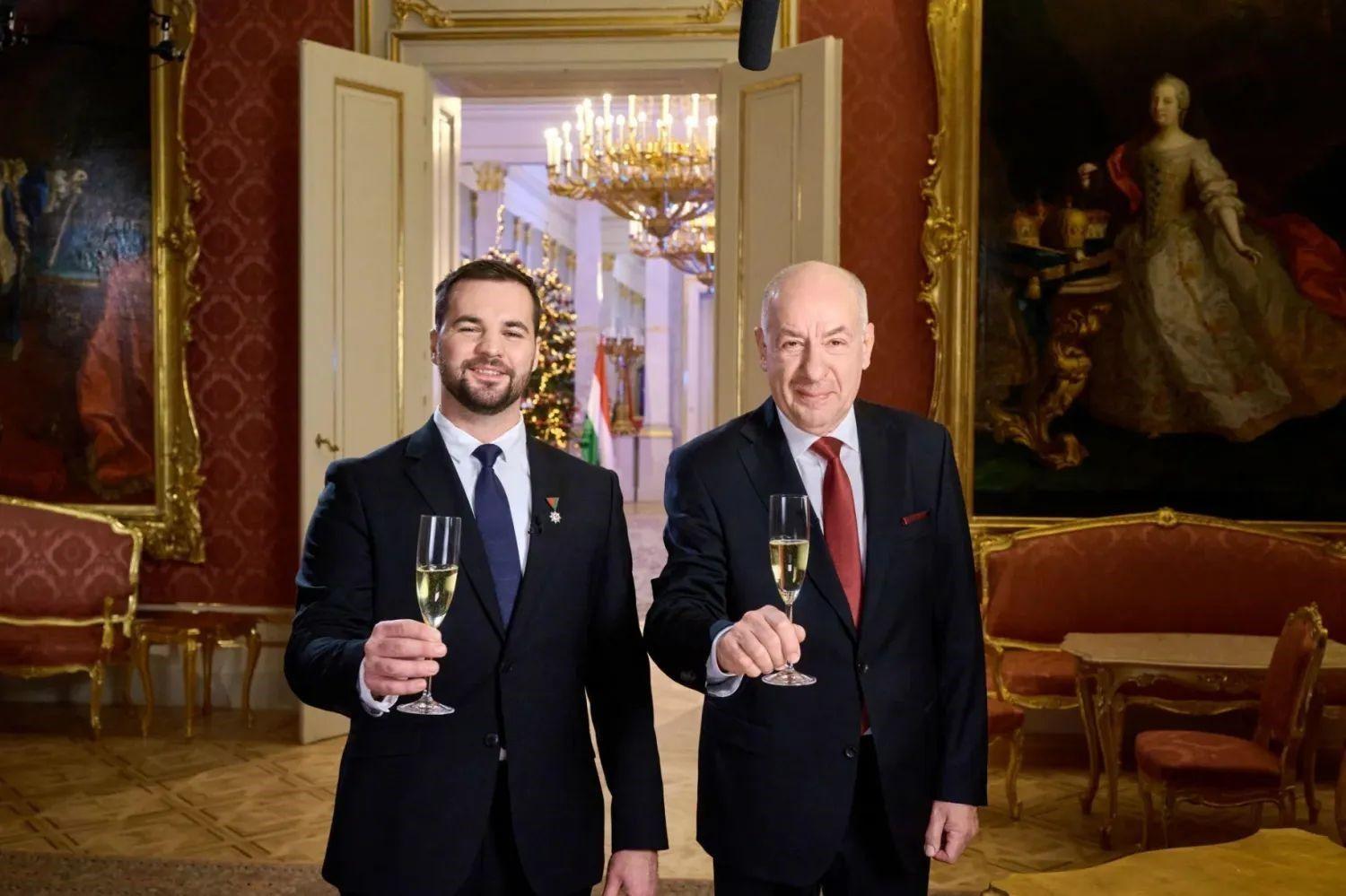  A világűr súlytalansága utolérte Sulyok Tamást is: semmitmondó újévi beszédet mondott Kapu Tiborral