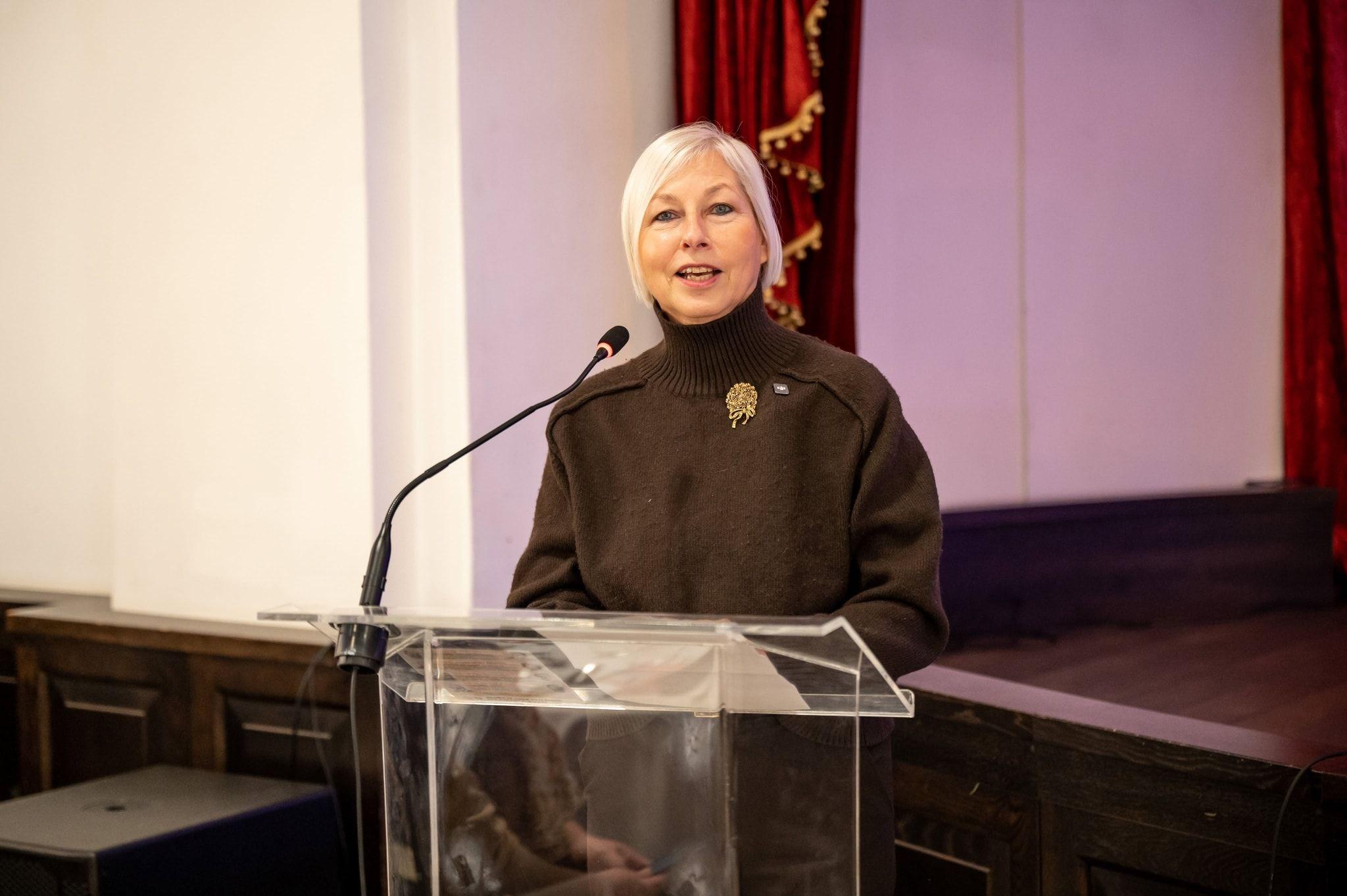 Ugyan a kormánypártiak már tényként kezelik az április 12-i választást, de a miskolci politikus már szórólapokon is hirdeti