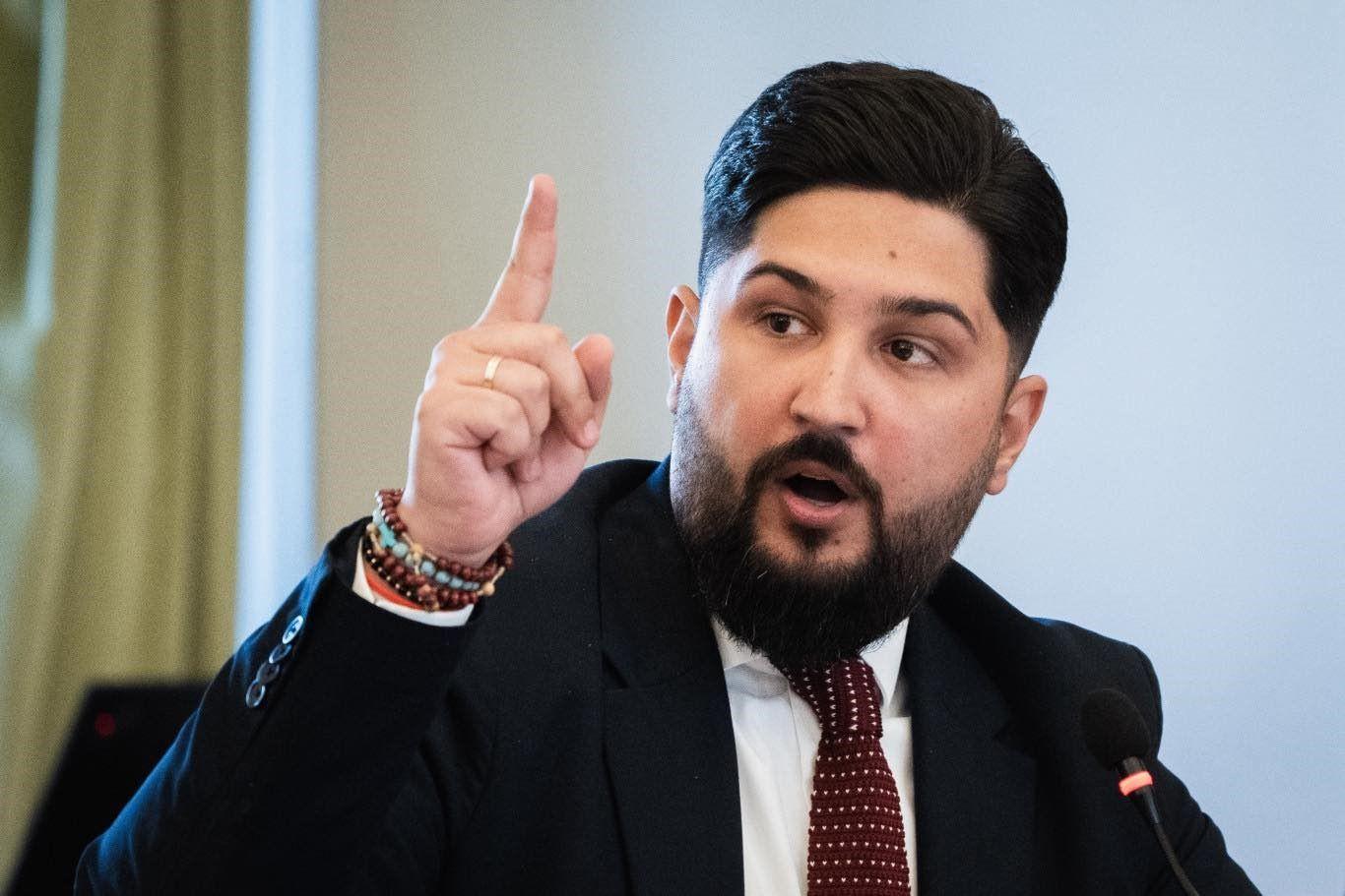 A fideszes politikus alapítványának a beszámolójából pont a lényeg hiányzik, Radics Béla pedig mélyen hallgat