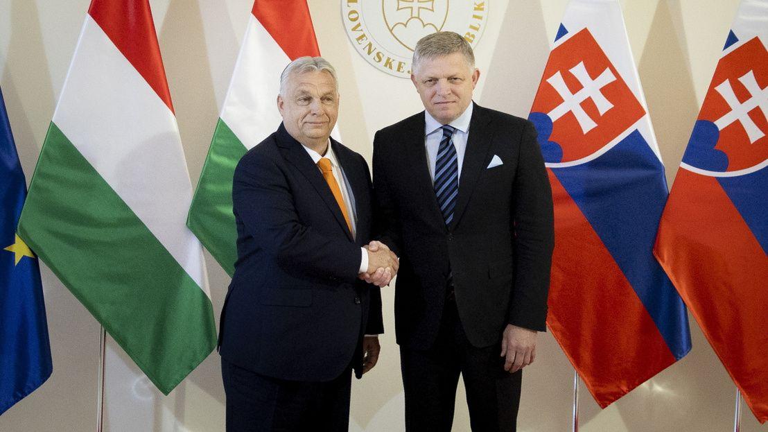 Már szlovákozza a Fidesz a felvidéki magyarokat, miközben Orbánék Brüsszelben a Benes-dekrétumokat védik