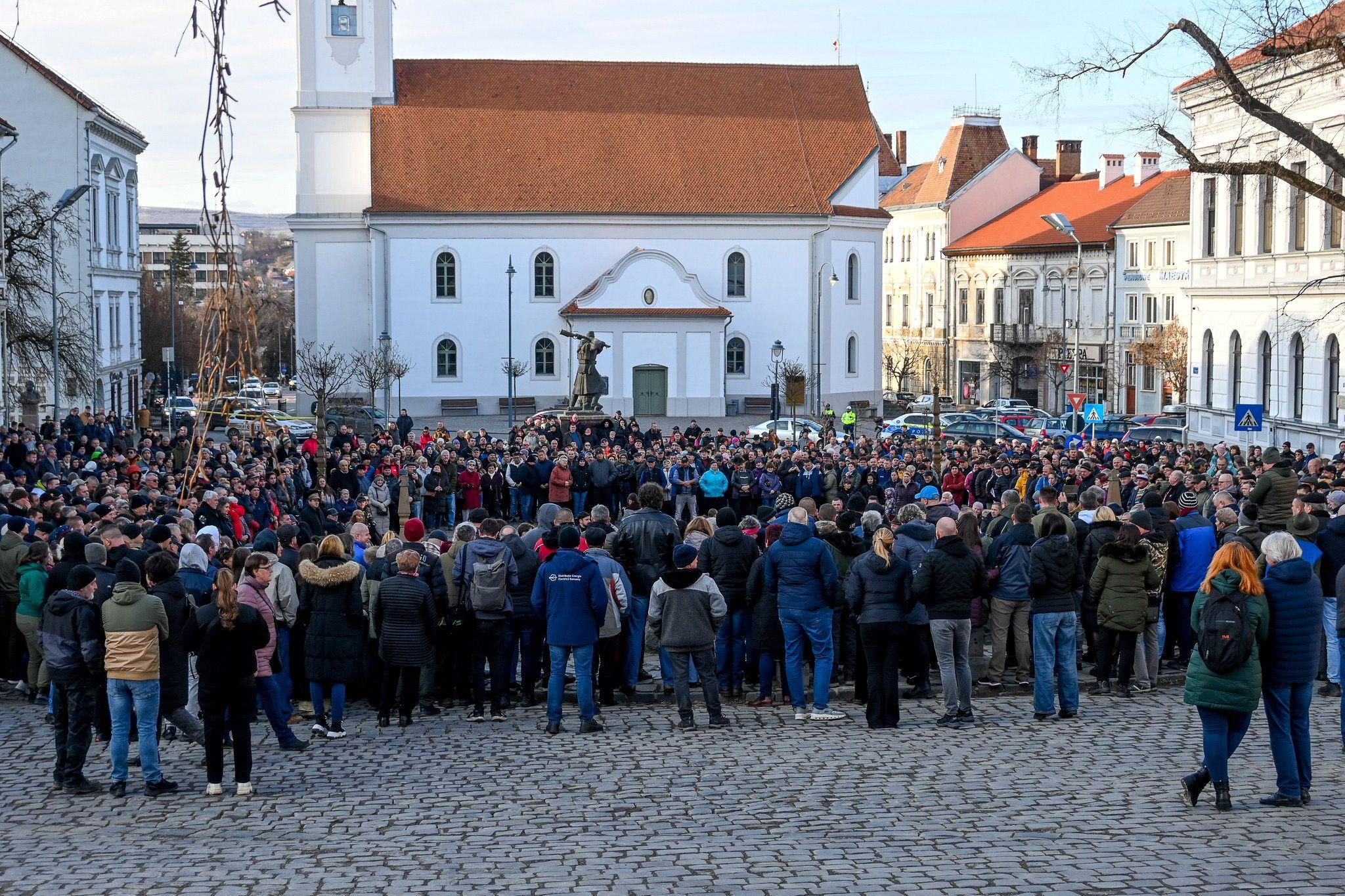 Adóemelések miatt tiltakoznak Székelyföldön, magyarázkodik az RMDSZ