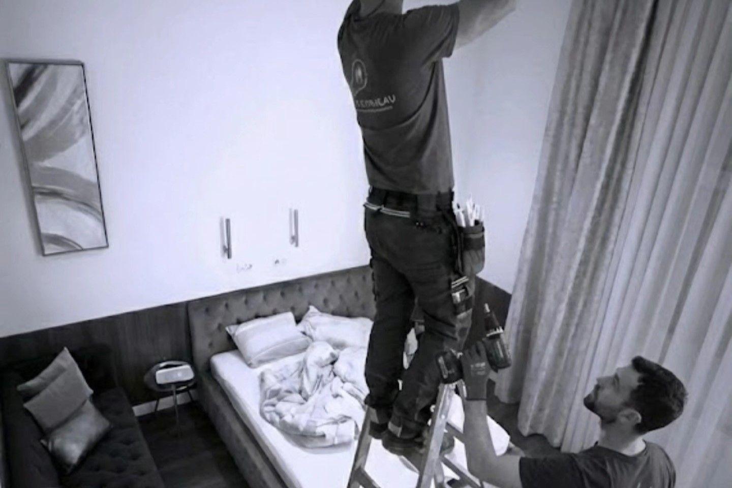 Üres szoba ággyal és Samsung-gyár: a közösségi mémgyártól a reklámhordozóig