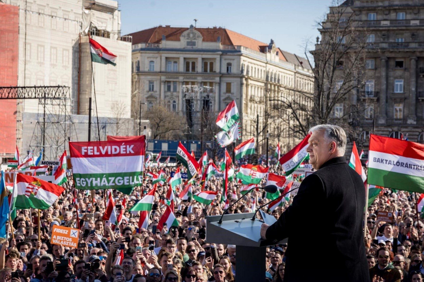 Orbán a saját régi lemezével szólította harcba a fideszeseket