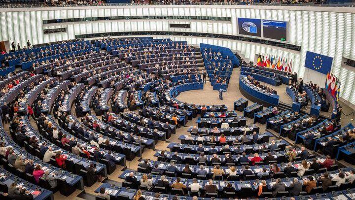 Újabb egymilliárd euró ugrott az uniós rosszfiúság miatt 