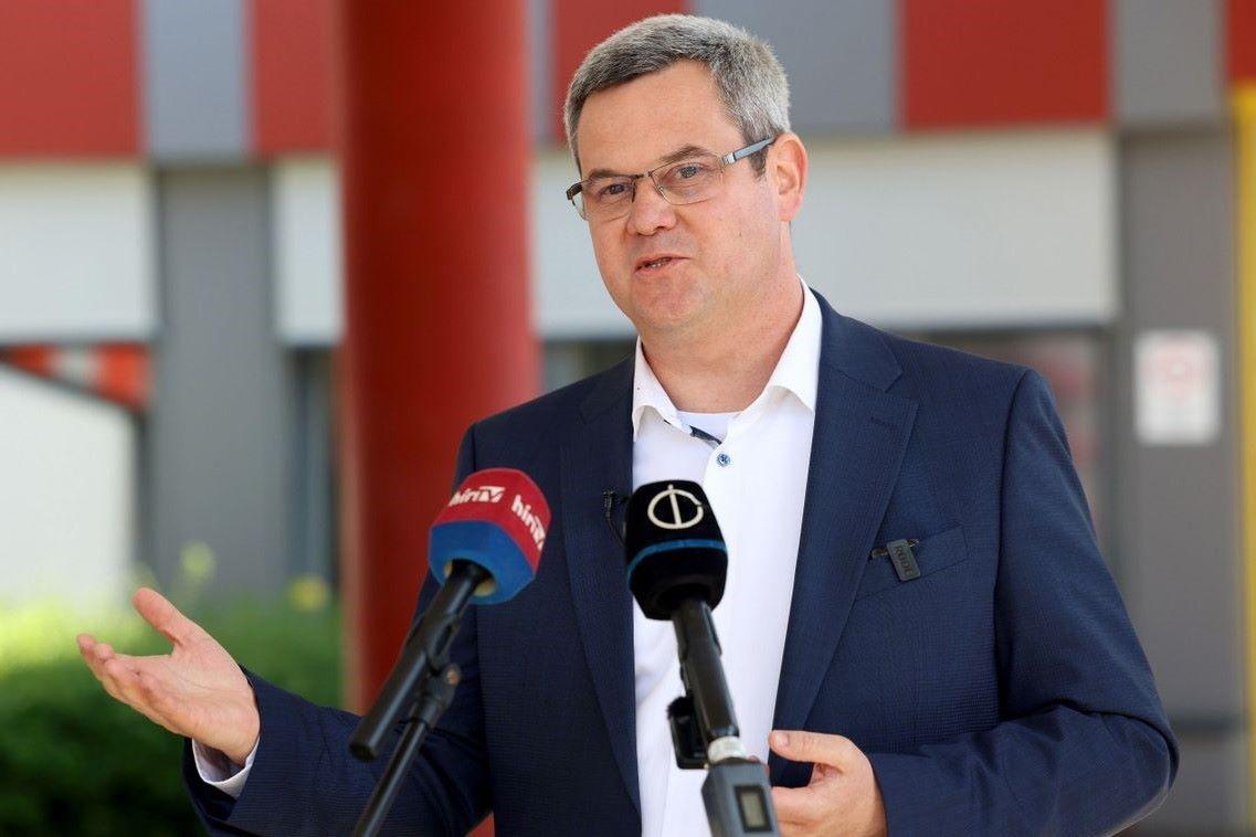 Áldatlan állapotok a székesfehérvári kórházban – Magyar Péter lemondatná az államtitkárt