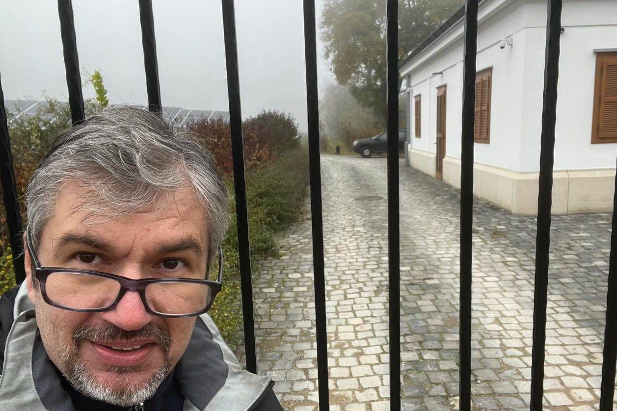 Visszafele sült el a daciás románozás a Fidesz-szóvivőnél: már Hatvanpusztán is azzal őrködnek