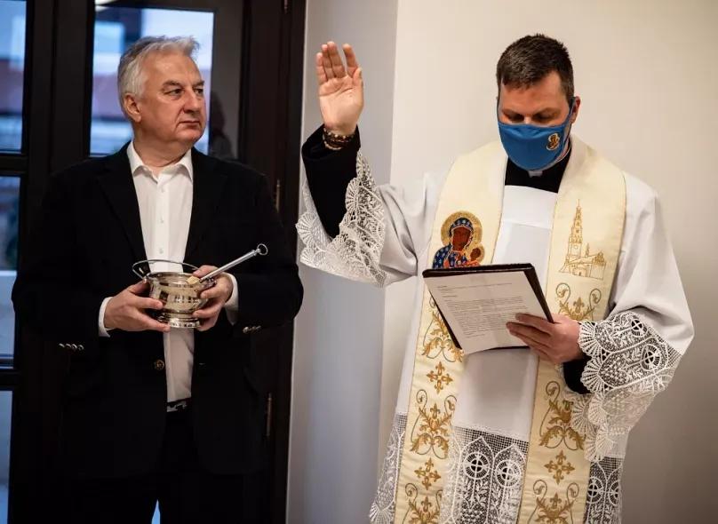 Nem tud annyira rosszul állni a költségvetés, hogy a választás előtt ne jusson extra pénz az egyházaknak és a kisebbségeknek
