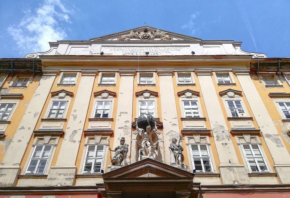 Mészáros bankjánál kilincsel a főváros