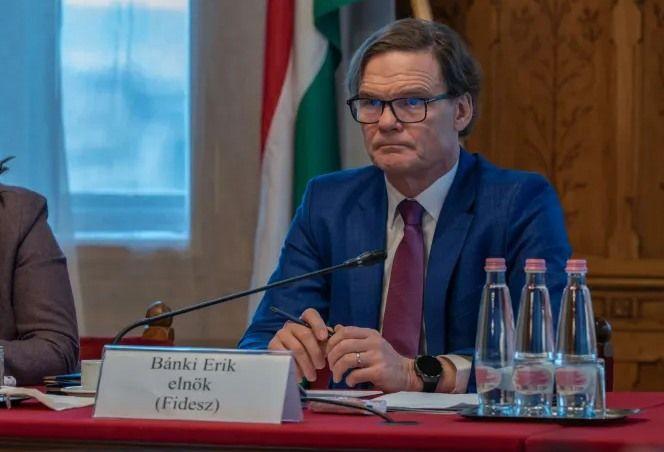 Hadházy Ákos ismét feljelentette a Volvo-gate kulcsfiguráját, Bánki Eriket