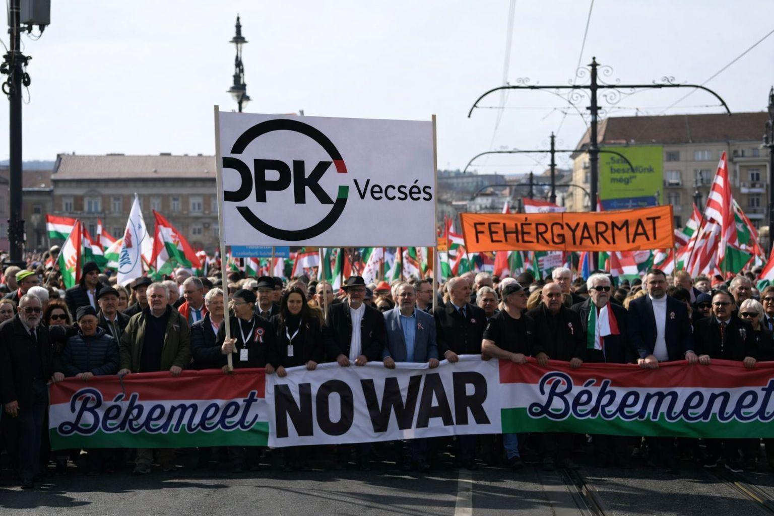 Becsapottnak érzik magukat a DPK talpasai, miután a fideszes potentátok a bukás után kihátráltak mögülük