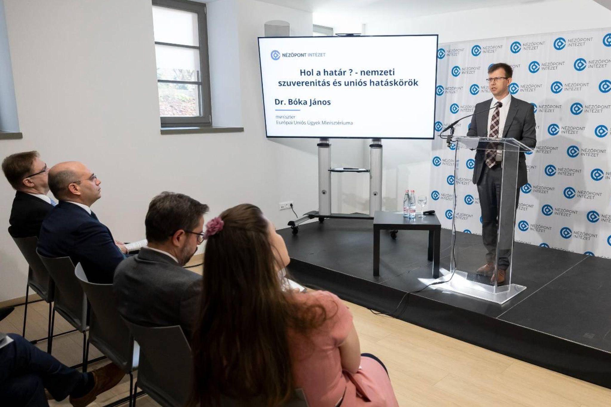 Magasabb szintre kapcsolhat az EU-ellenes kampány? – A kormány „átvizsgálja” az uniós intézmények hatásköreit