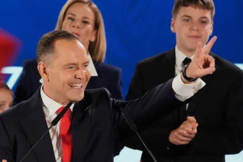 A magyar kormányfő megnyugodhat, egyelőre nem üti el a varsói gyorsvonat