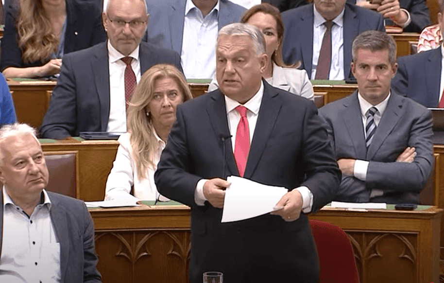 Megszavazták: Mészáros és Tiborcz pénzét is számolatlanul szórhatja a Fidesz a választási kampányban