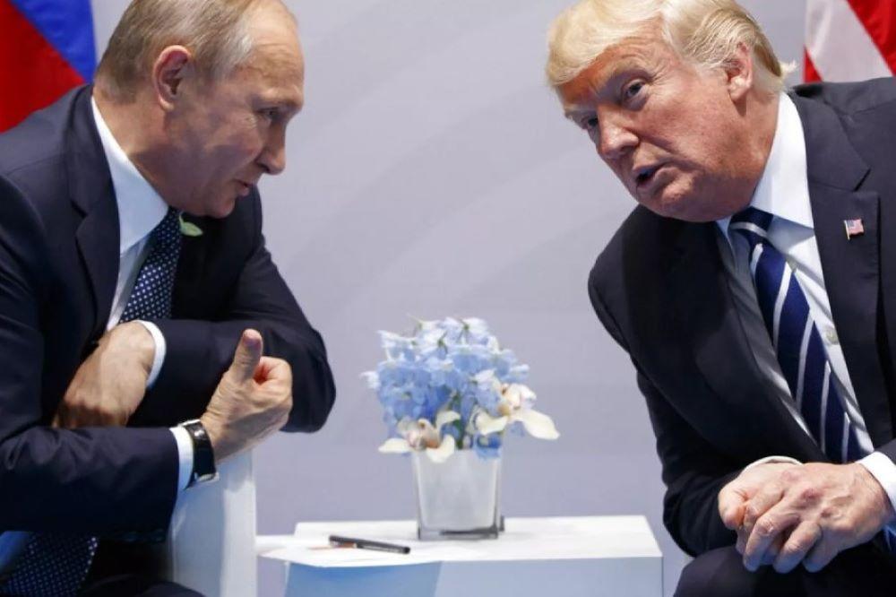 Európa Trump szankcióit akarja, ő viszont arra vár, hogy Putyin békepárti legyen