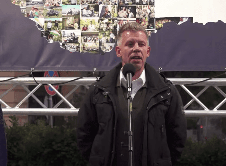 A következmény visszatért a politikába