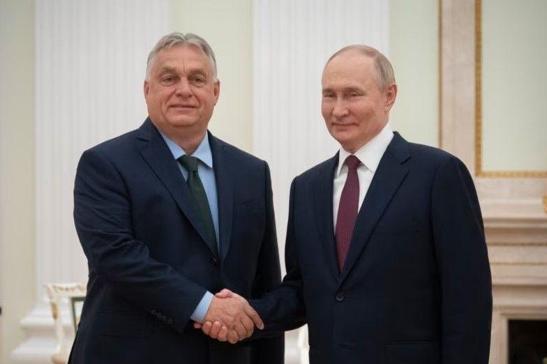 Ölelj te is orosz medvét a kebledre, fiatal!