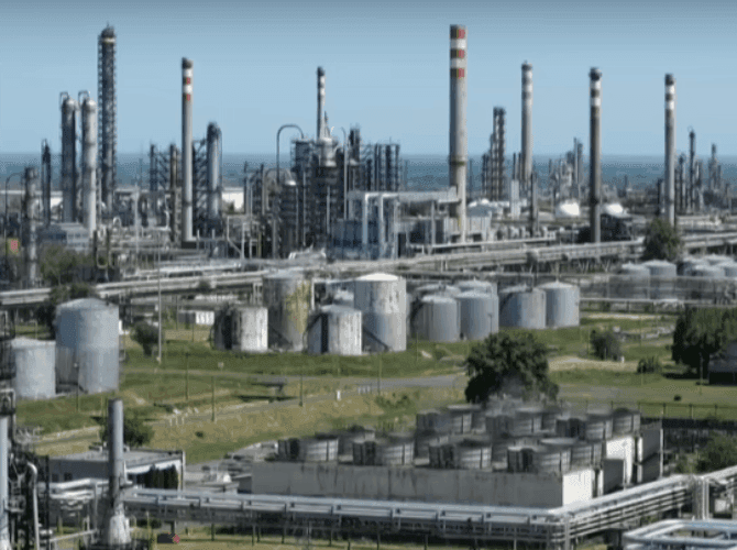 Hernádi cáfolta Orbán Viktor sejtetését a százhalombattai tűzesetről