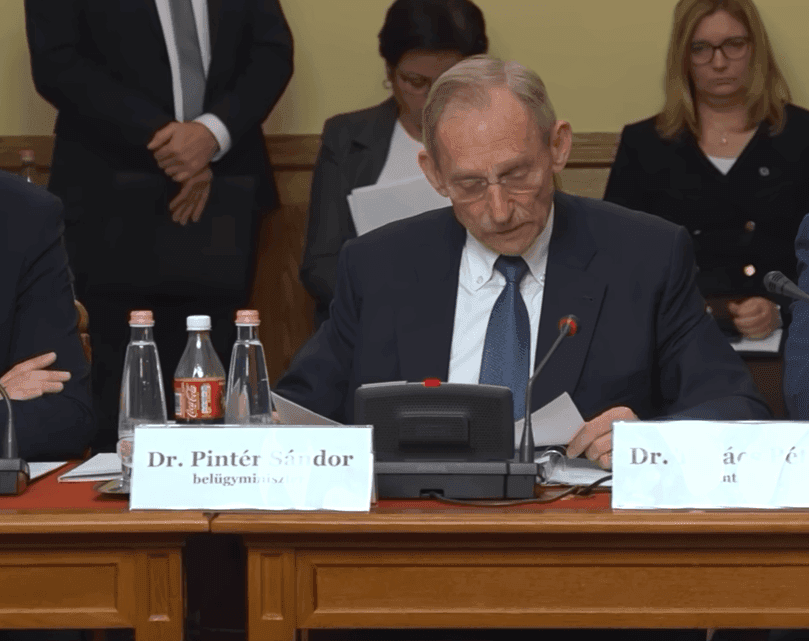 Kábítószer-ellenes harc művészi szinten: Pintér Sándor megtiltaná a drogok említését bizonyos művekben