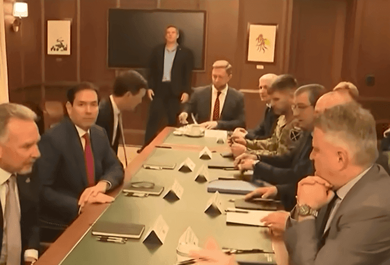 Kedden fogadja Vlagyimir Putyin az amerikai elnök megbízottját