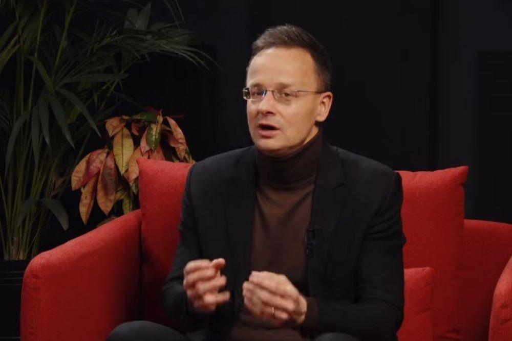 Szijjártó Péter skizofrén vagy hazudik?