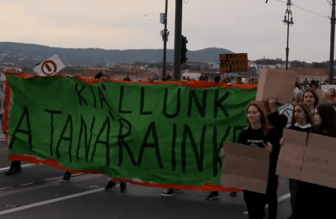 Elvesztették a pert a Kúrián a pedagógusok, akiket a polgári engedetlenség miatt rúgtak ki